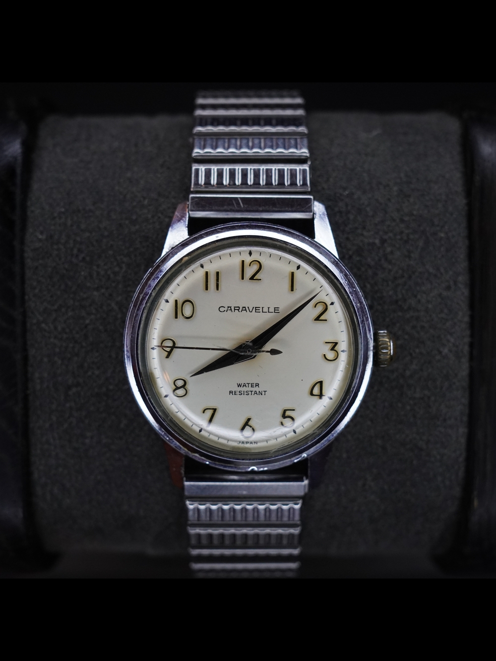 Vintage 1971 Caravelle by Bulova Mens Watch Cream Dial Water Resistant Japan